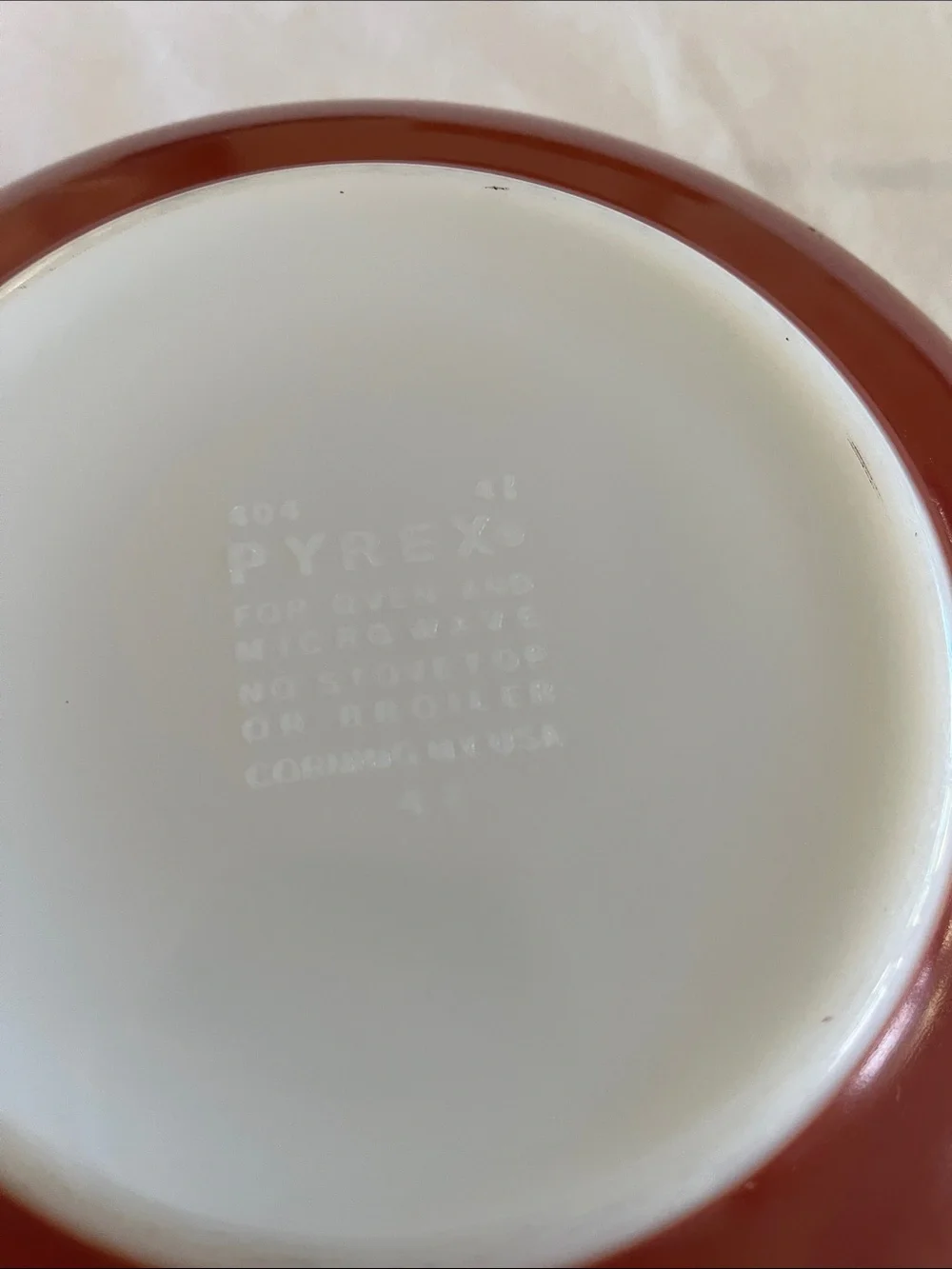 Pyrex 404 Wheat Bowl Red 4L